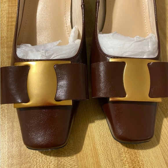 Tina Cus Brown Leather with Gold Accent Square Toe Block Heel Pumps NWOT 5 - Picture 2 of 9